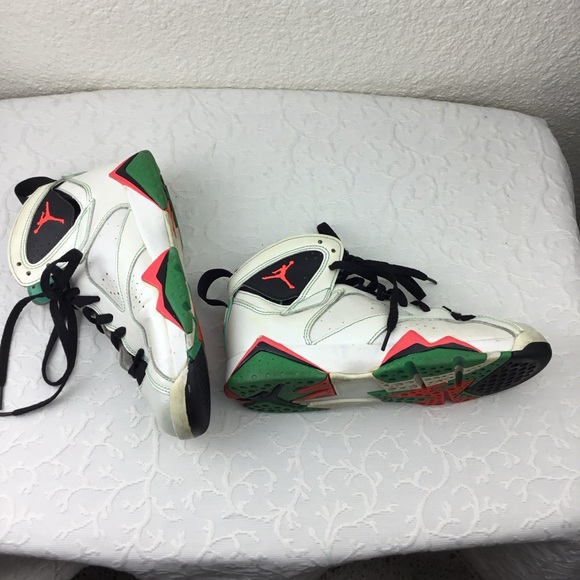 Nike Air Jordan Size 6 Youth Retro Basketball 705417-138 White Verde Sneakers. - Picture 9 of 11
